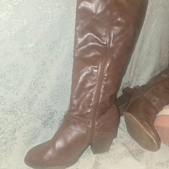 Knee high boots - Picture 1 of 5